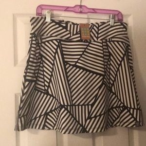 BRAND NEW - Graphic Print Skort
